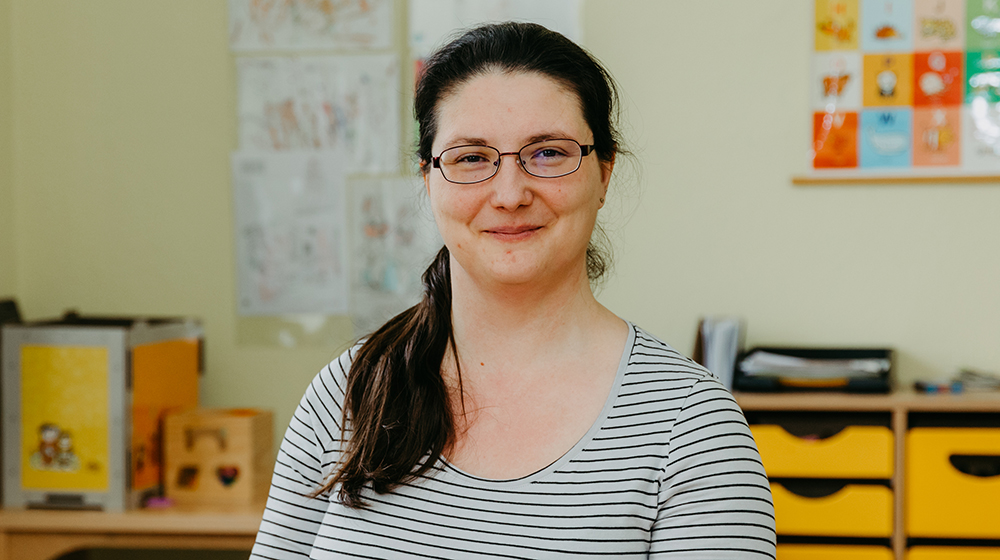 Sandra Börner erhält das Familienstipendium der Uni Magdeburg (c) Jana Dünnhaupt Uni Magdeburg