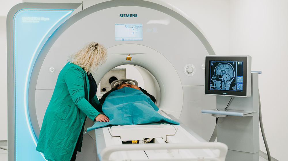 /unimagdeburg_media/Presse/Bilder/Pressemitteilungen/2025/Geda%CC%88chtnisforschung+Dr_+Oliver+Barnstedt+%28c%29+Jana+Du%CC%88nnhaupt+Uni+Magdeburg-height-560-width-1000-p-125576.jpg