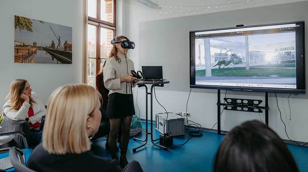 /unimagdeburg_media/Presse/Bilder/Pressemitteilungen/2026/Digitaler+Zwilling+Campus+Magdeburg+Projekt+IMIQ+%28c%29+Jana+Du%CC%88nnhaupt_Uni+Magdeburg-height-560-width-1000.jpg