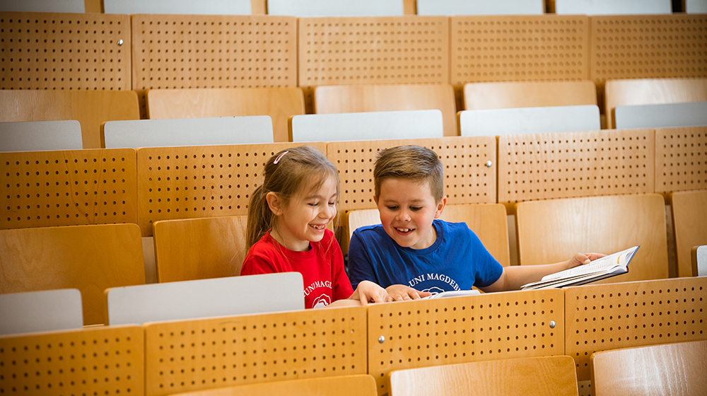 /unimagdeburg_media/Presse/Bilder/Pressemitteilungen/2026/Kinder_Uni+an+der+Uni+Magdeburg+zum+Thema+Produktplatzierung+in+Kinderfilmen_+%28c%29+Jana+Du%CC%88nndaupt_Uni+Magdeburg-height-560-width-1000-p-147532.jpg
