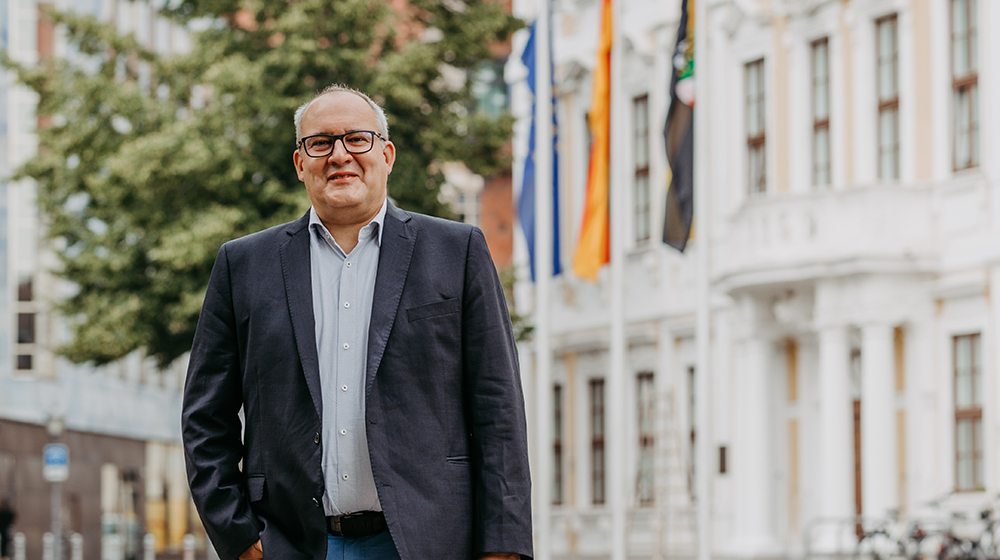 /unimagdeburg_media/Presse/Bilder/Pressemitteilungen/2026/Portrait+Prof_+Dr_+Michael+B%C3%B6cher+%28c%29+Jana+D%C3%BCnnhaupt_Uni+Magdeburg-height-560-width-1000-p-137511.jpg